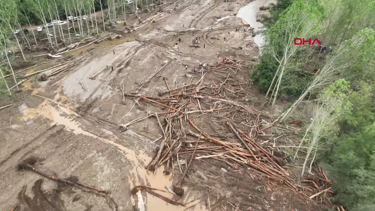 İğneada\'da Sel Felaketinde 1 Kişi Kurtarıldı, 2 Kişi Sağ Olarak Kurtarıldı