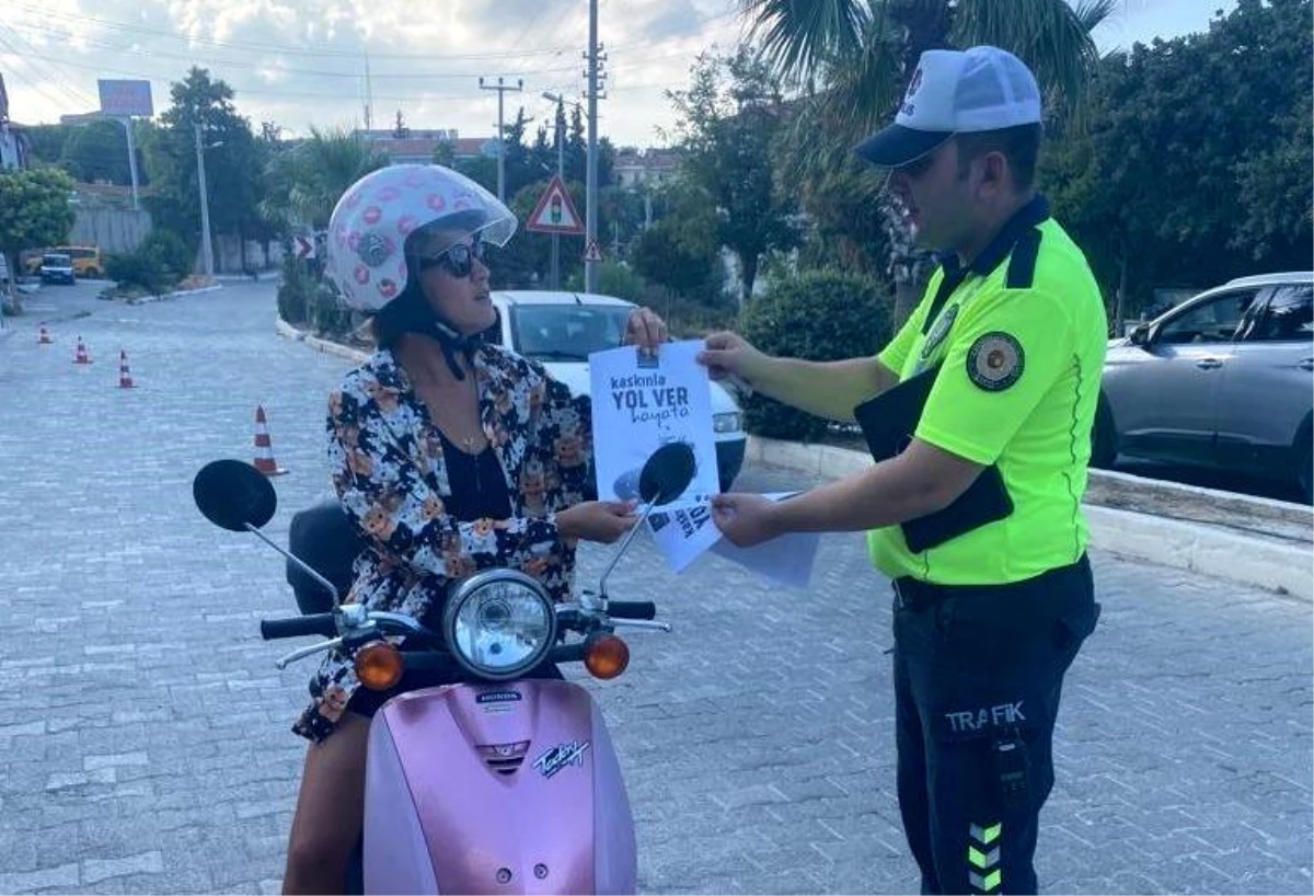 Datça\'da Motosiklet Sürücülerine Kask Uygulaması