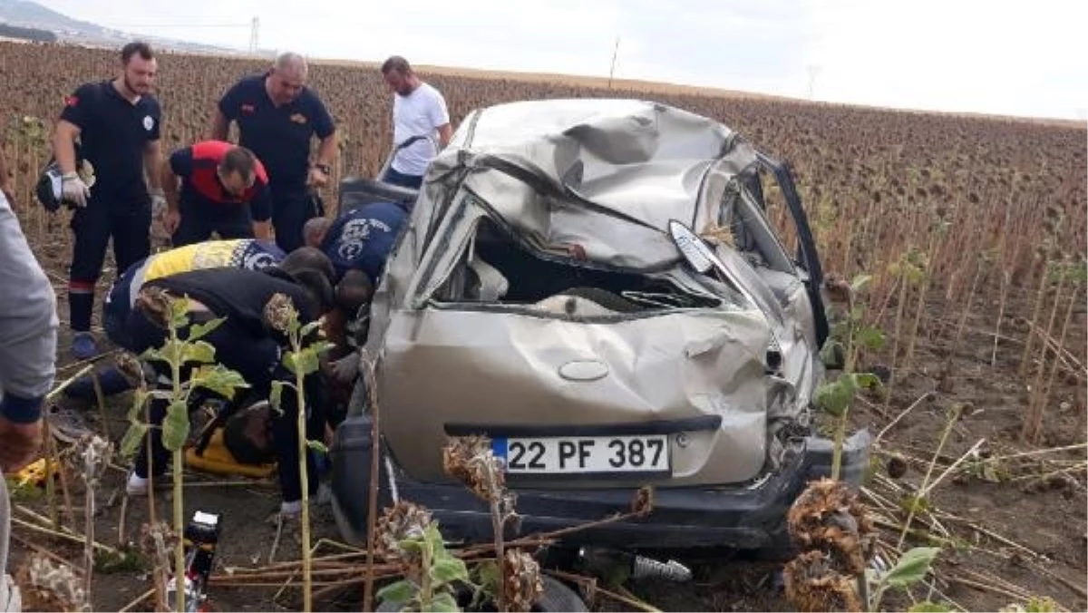Keşan\'da Otomobil Tarlaya Girip Takla Attı: 1 Ölü, 2 Yaralı