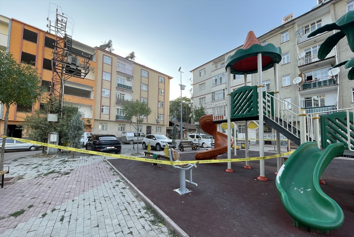 Elazığ\'da çocuk parkında silahlı kavga: 2 şüpheli gözaltına alındı
