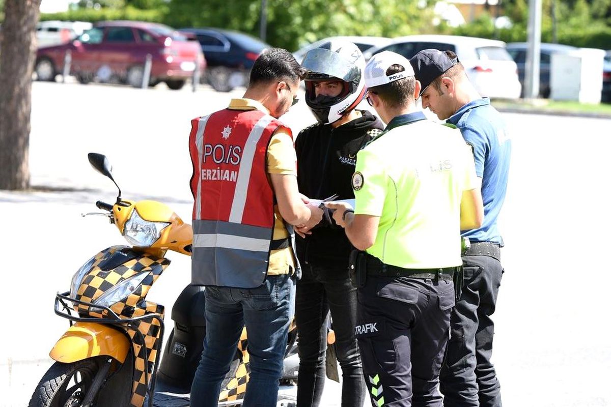 Erzincan\'da motosiklet, traktör ve servis araçları denetlendi