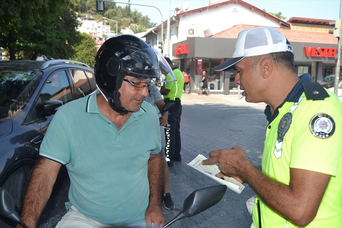 Fethiye\'de Motosiklet Sürücülerine Denetim: 21 Bin 180 Lira Cezai İşlem Uygulandı