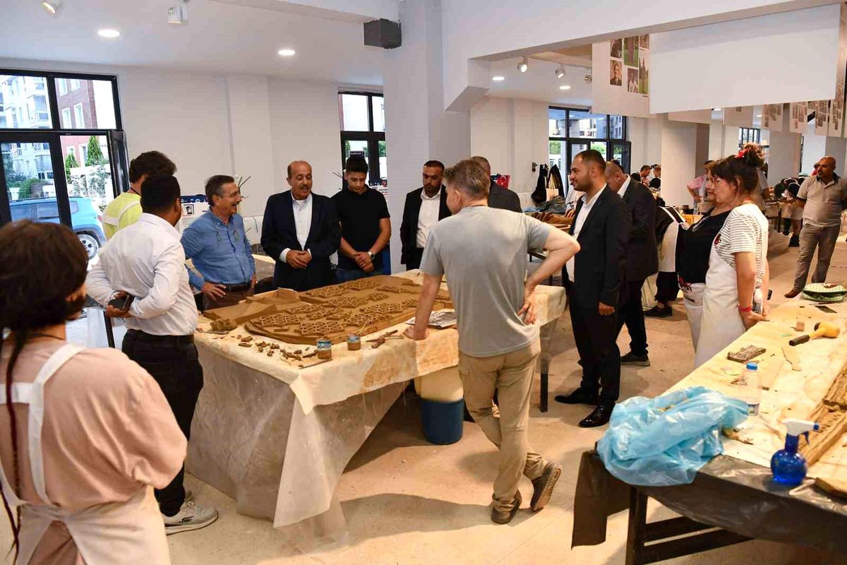 Tepebaşı Belediye Başkanı Ahmet Ataç, Filistin ve Khalet Al Maiyya Belediye Başkanları ile bir araya geldi