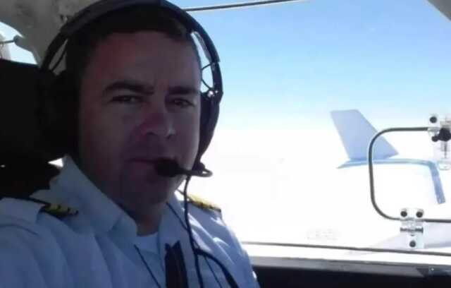 Geçen yıl uçağı kazaya uğradıktan sonra Amazon ormanlarında 13 gün boyunca hayatta kalmayı başaran pilot ikinci kazada hayatını kaybetti Geçen yıl uçağı kazaya uğradıktan sonra Amazon ormanlarında 13 gün boyunca hayatta kalmayı başaran pilot ikinci kazada hayatını kaybetti