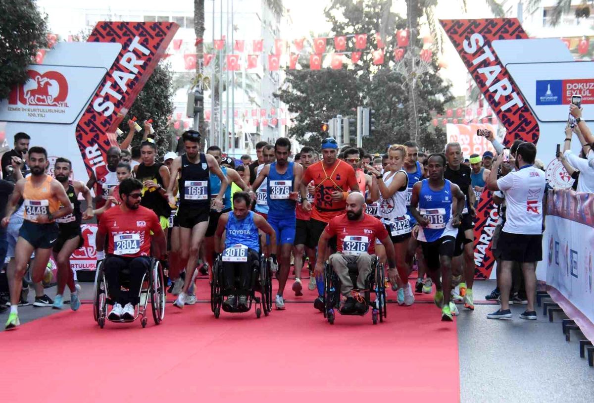 İzmir\'de Uluslararası Dokuz Eylül İzmir Yarı Maratonu Heyecanı