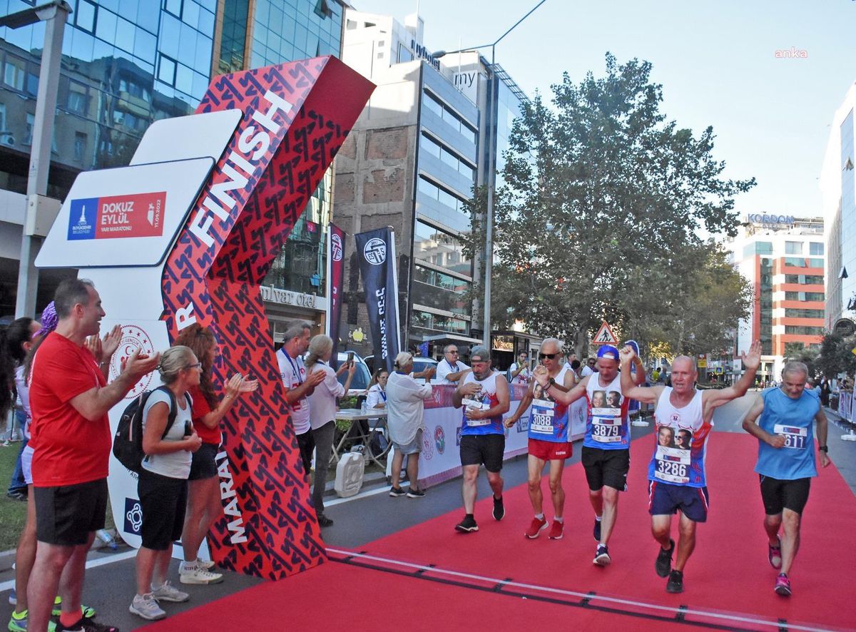 İzmir Büyükşehir Belediyesi\'nin Düzenlediği Uluslararası Dokuz Eylül İzmir Yarı Maratonu Heyecanı