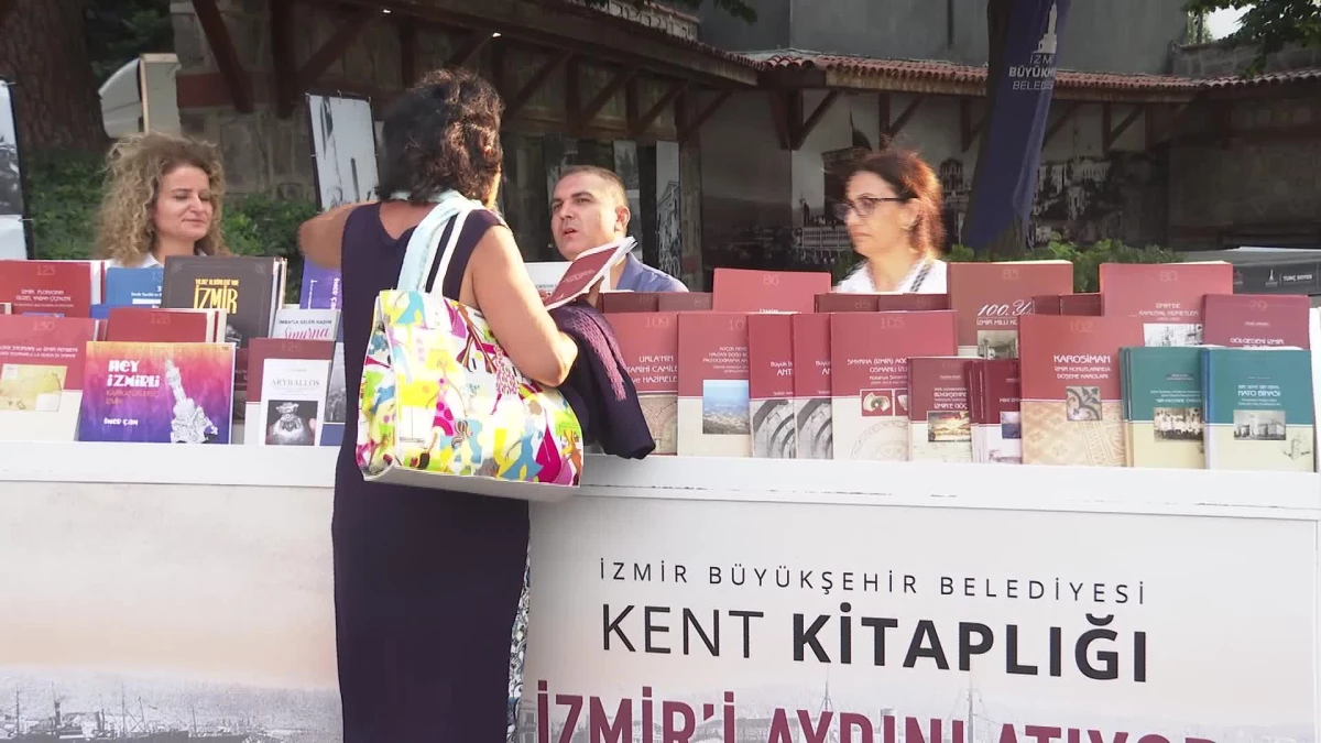 İzmir\'in 100 Yıllık Külliyatı Kitaplaştırıldı