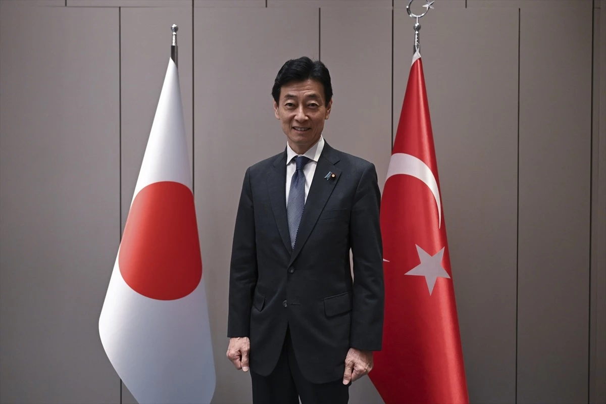 Japonya Ekonomi Bakanı Türkiye\'yi Övgüyle Anlattı