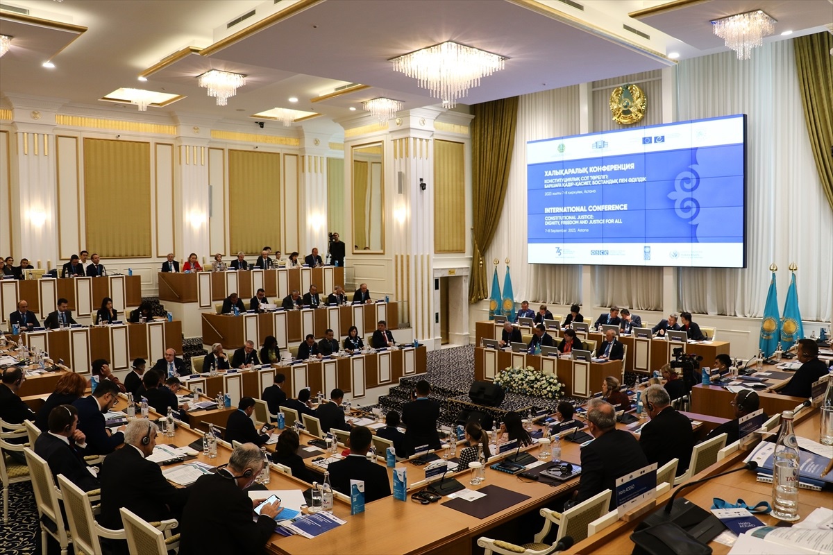 Kazakistan\'da düzenlenen uluslararası konferansta anayasa alanındaki tecrübeler paylaşıldı