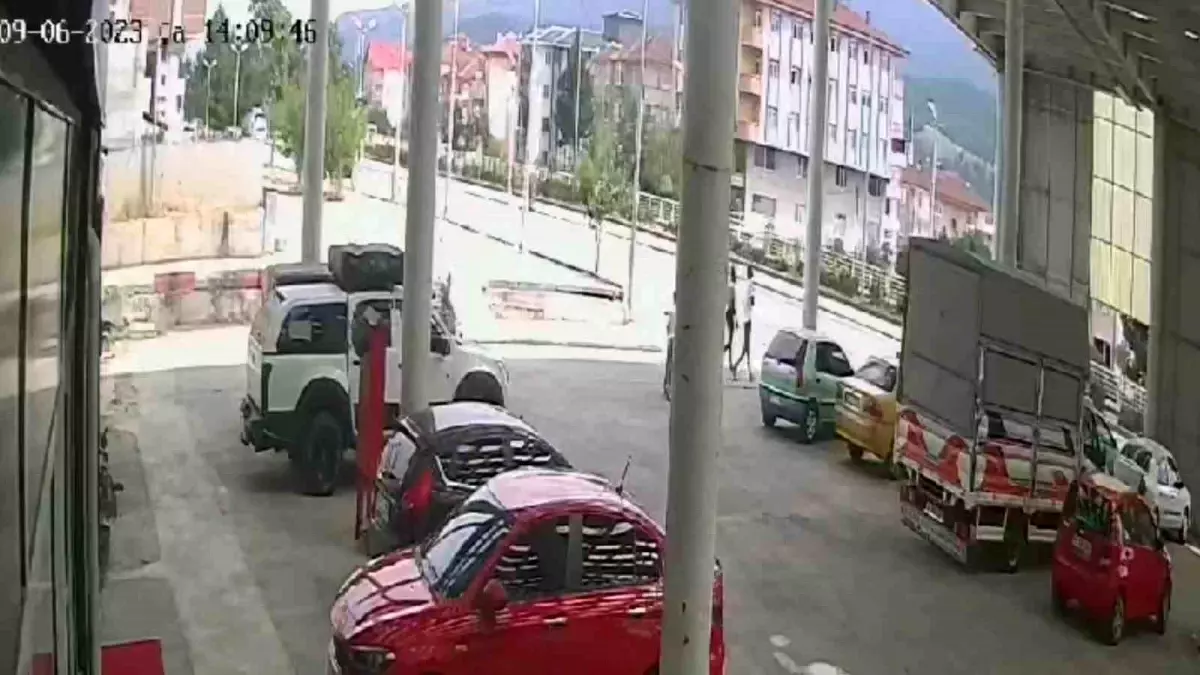 Karabük\'te scooter ile seyir halindeki kız çocuğu merdivenden düştü