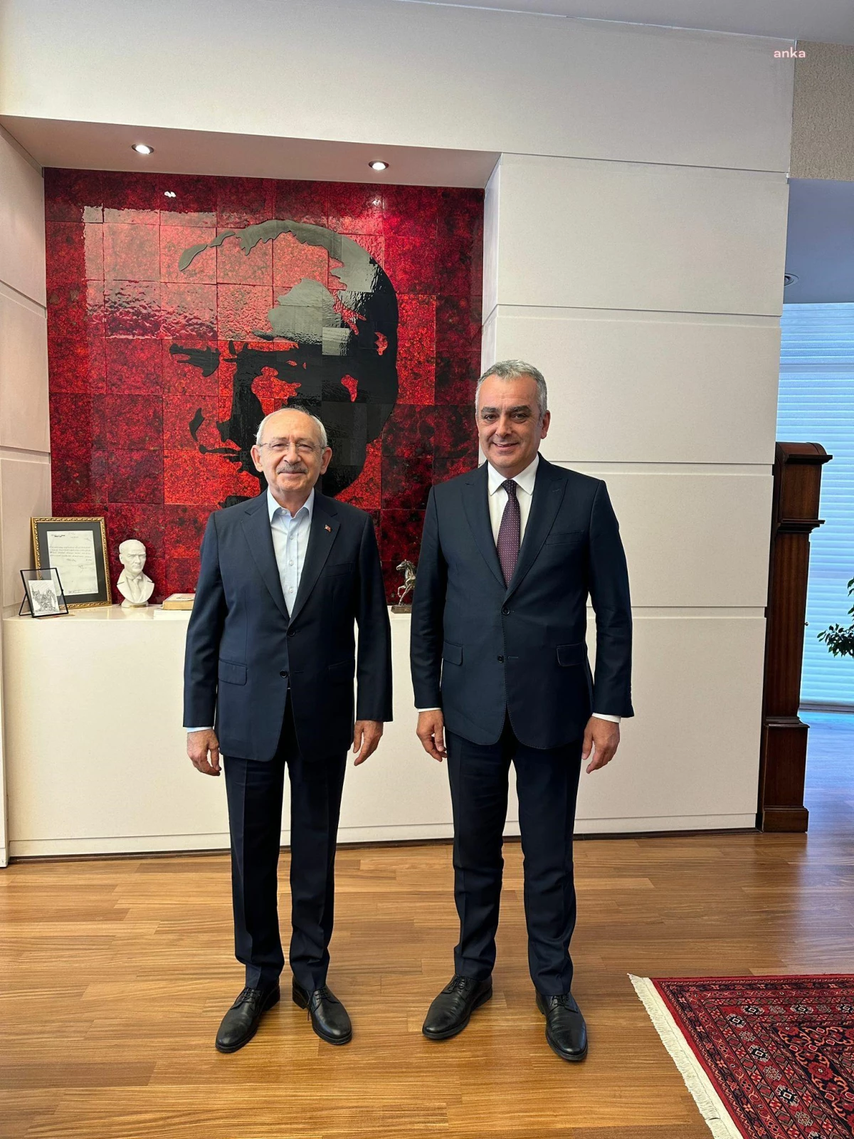 Konyaaltı Belediye Başkanı Semih Esen, CHP Genel Başkanı Kemal Kılıçdaroğlu\'nu ziyaret etti