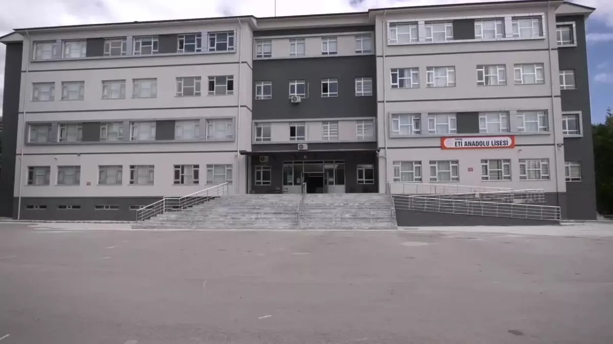 Atatürk Büstü ve Türk Bayrağı Olmayan Okullar İçin Çağrı