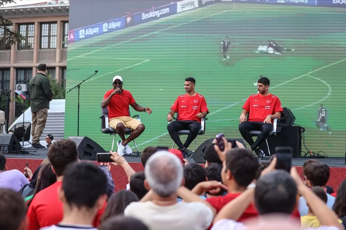 TFF Başkanı ve milli futbolcular taraftarlarla buluştu