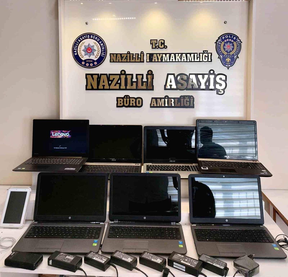Denizli\'de Okullardan Çalınan Elektronik Eşyaları Çalan Hırsız Yakalandı