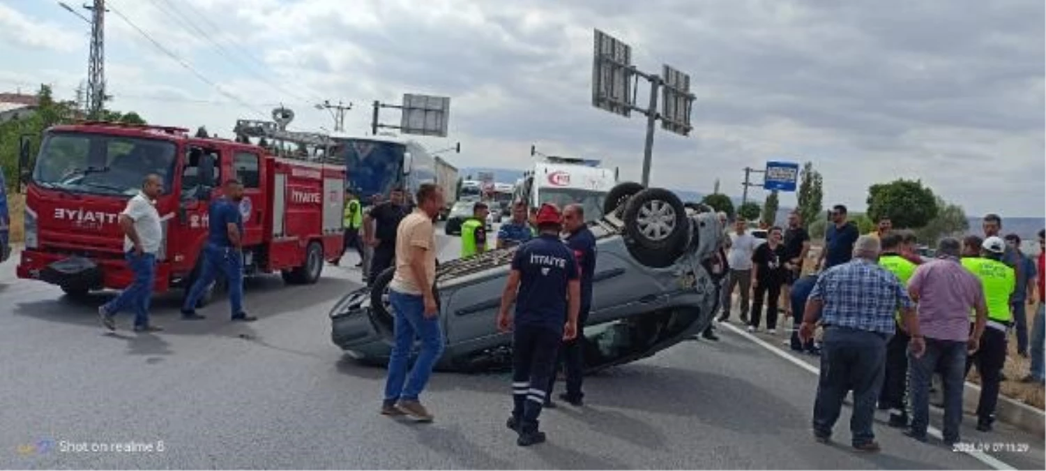 Amasya\'da otomobil ile hafif ticari araç çarpıştı: 1 çocuk öldü, 8 kişi yaralandı