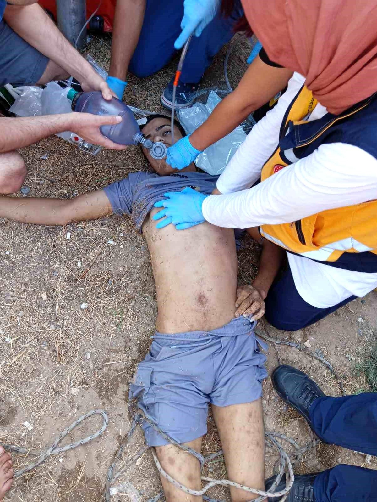 Tarsus\'ta sulama kanalında mahsur kalan Suriyeli genç kurtarıldı