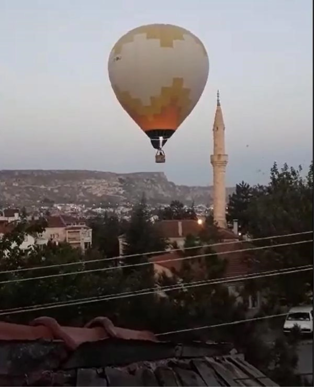 Sıcak Hava Balonu Bir Caminin Minaresine Çarptı