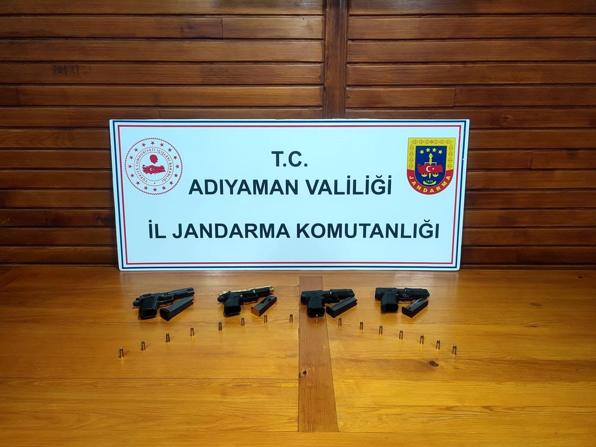 Adıyaman\'da 4 adet ruhsatsız tabanca ele geçirildi