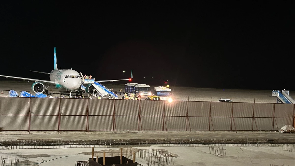 Trabzon-Cidde seferini gerçekleştiren uçak acil iniş yaptı