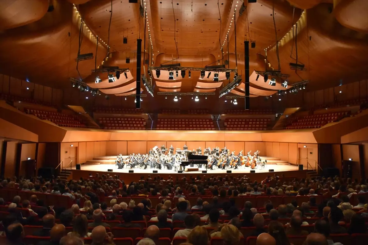 Türkiye Gençlik Filarmoni Orkestrası İtalya\'da konser verdi