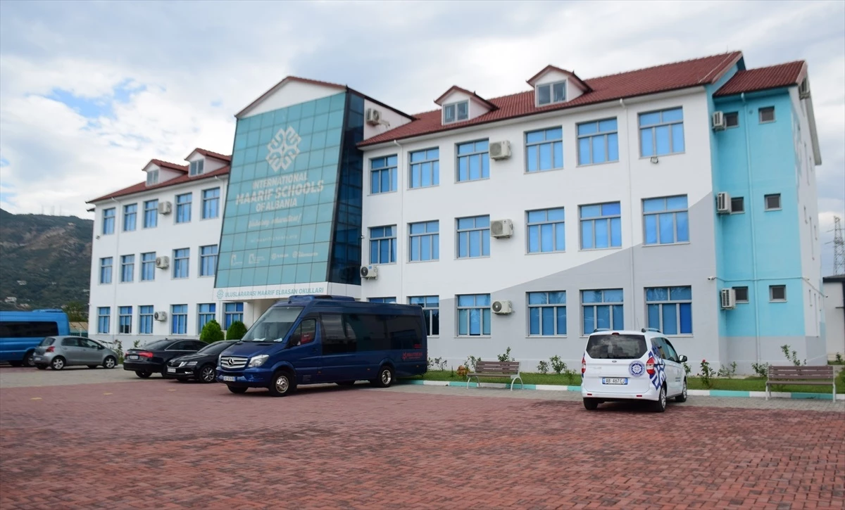 Türkiye Maarif Vakfı yetkilileri Elbasan\'da bulunan okullarda görüşmeler yaptı