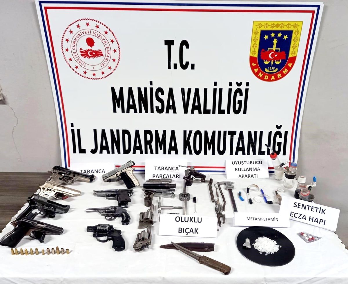 Manisa\'da uyuşturucu operasyonunda 8 tabanca ele geçirildi