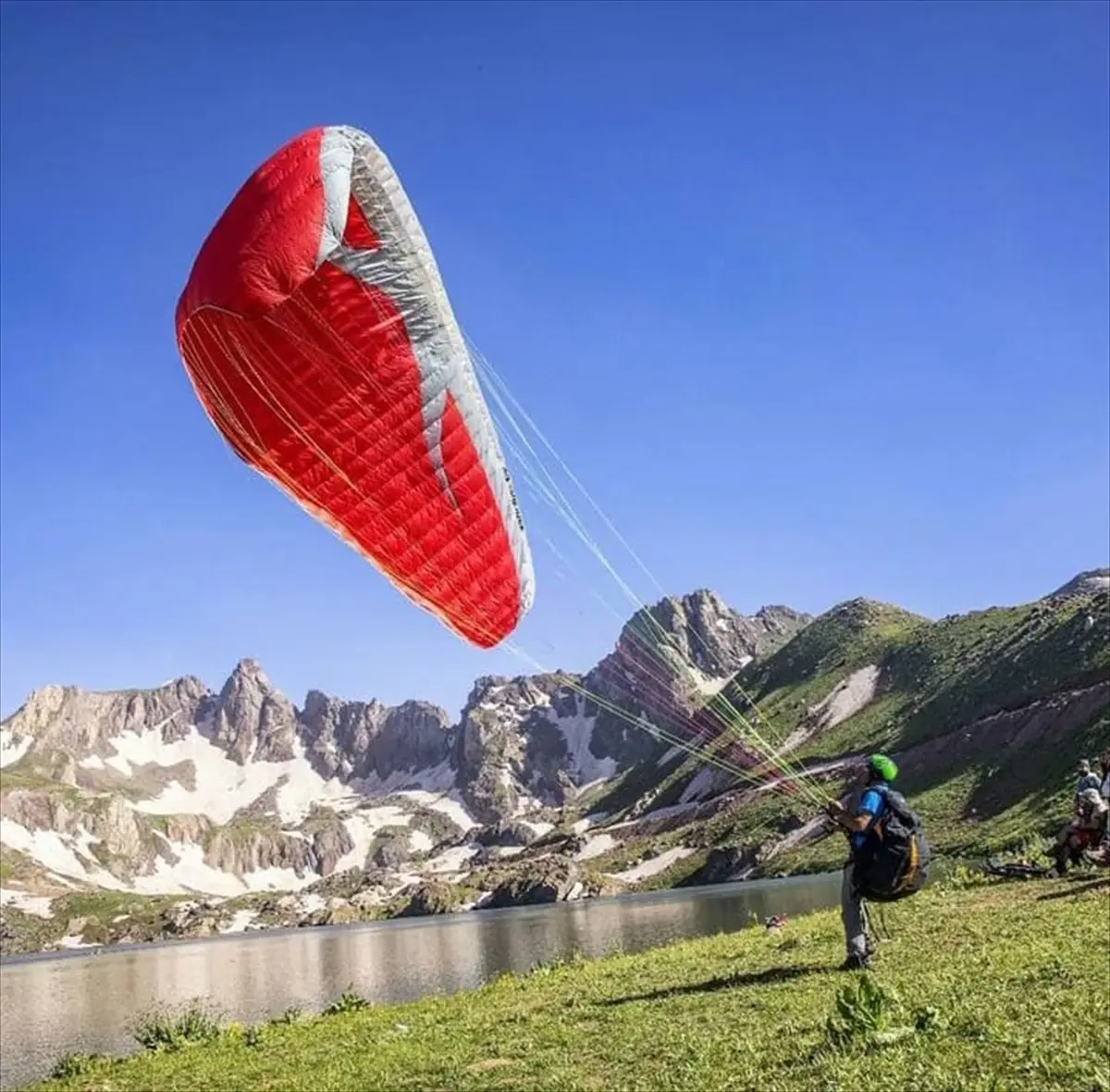 Yüksekova\'da Yamaç Paraşütü Eğitimi Verilecek