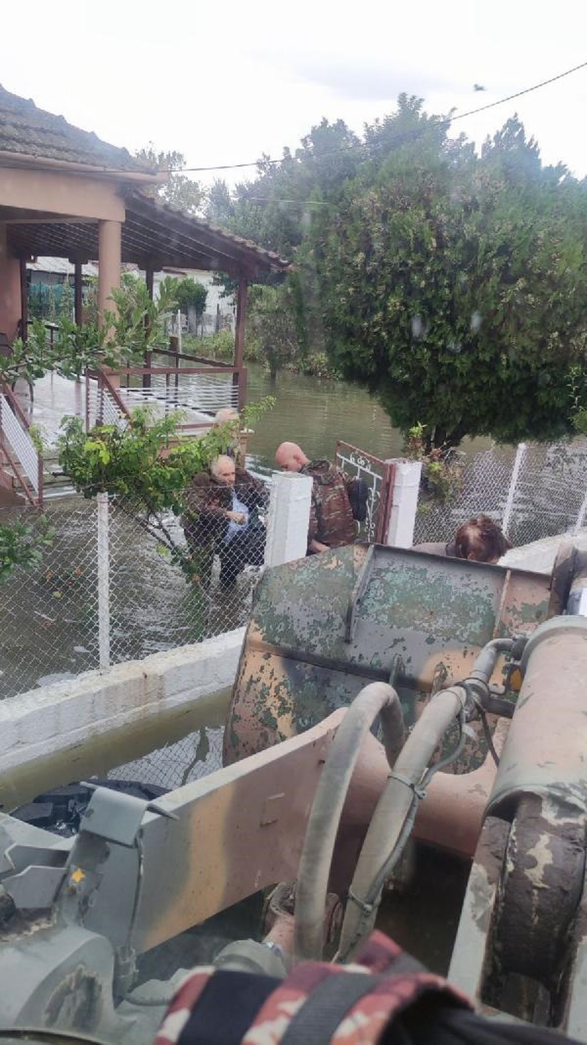 Yunanistan\'ın sel altında kalan Kardiçe kentinde ordu görevde