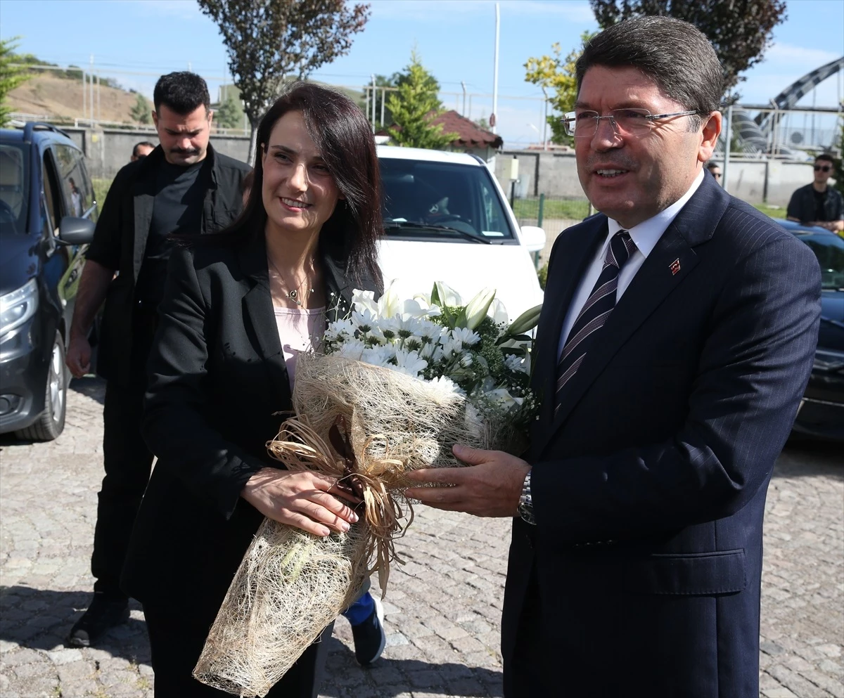 Adalet Bakanı Yılmaz Tunç, Çankırı Valisi ve Belediye Başkanını ziyaret etti