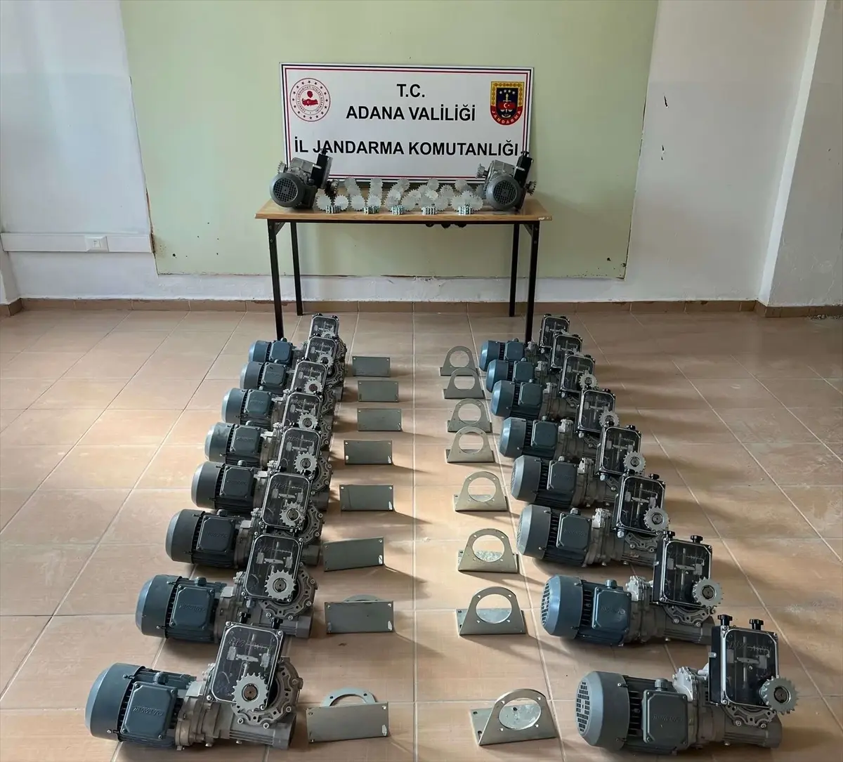 Adana'da muz serasından hırsızlık yapan 3 şüpheli gözaltına alındı