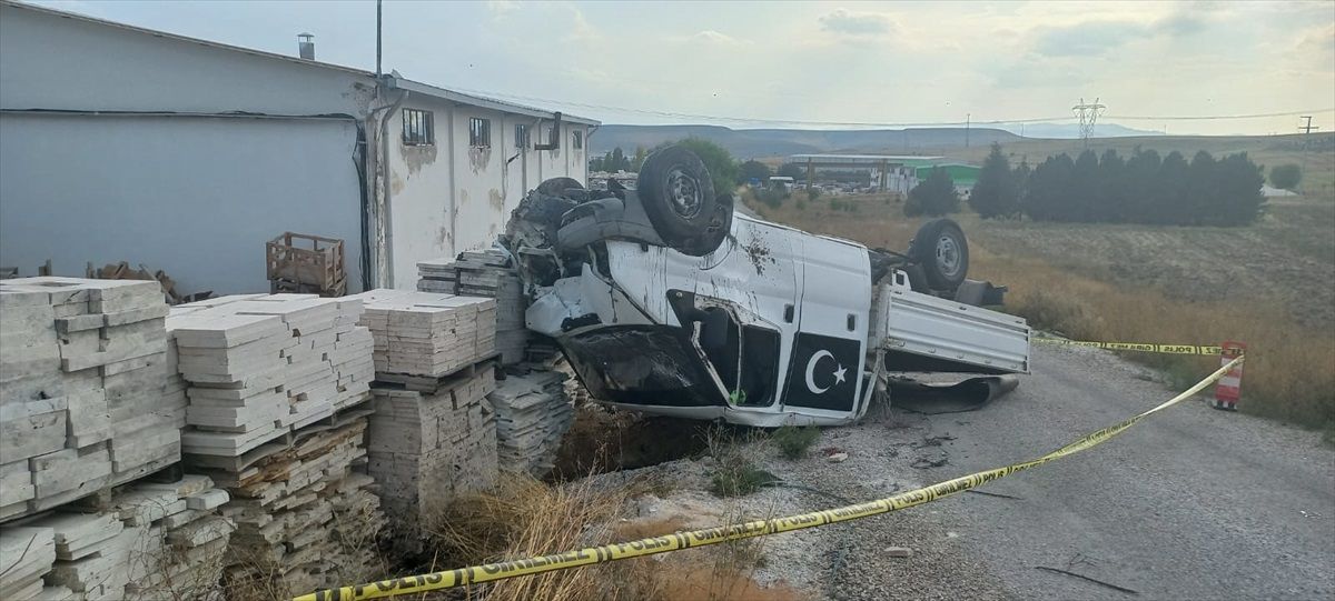 Afyonkarahisar\'da Kamyonet Devrildi: Şoför Hayatını Kaybetti
