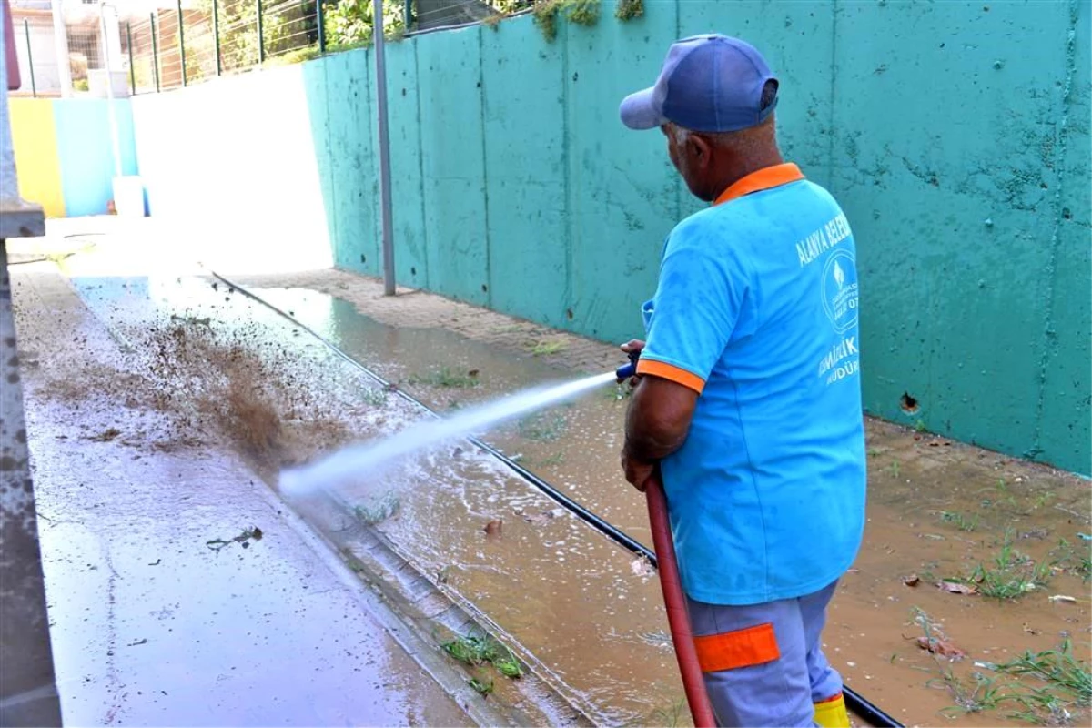 Alanya Belediyesi Okulları Temizliyor