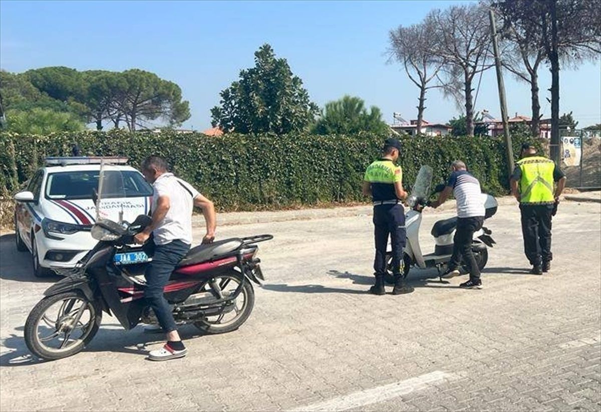 Aydın\'da trafik denetimlerinde 87 araç sürücüsüne para cezası kesildi