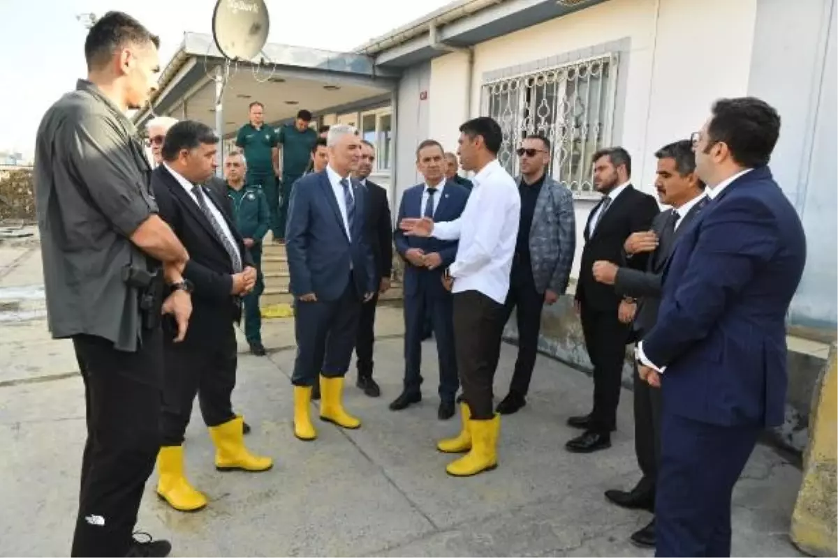 Halkalı Gar Gümrük Müdürlüğü, sağanak sonrası tam kapasiteyle hizmet verebilmek için çalışıyor