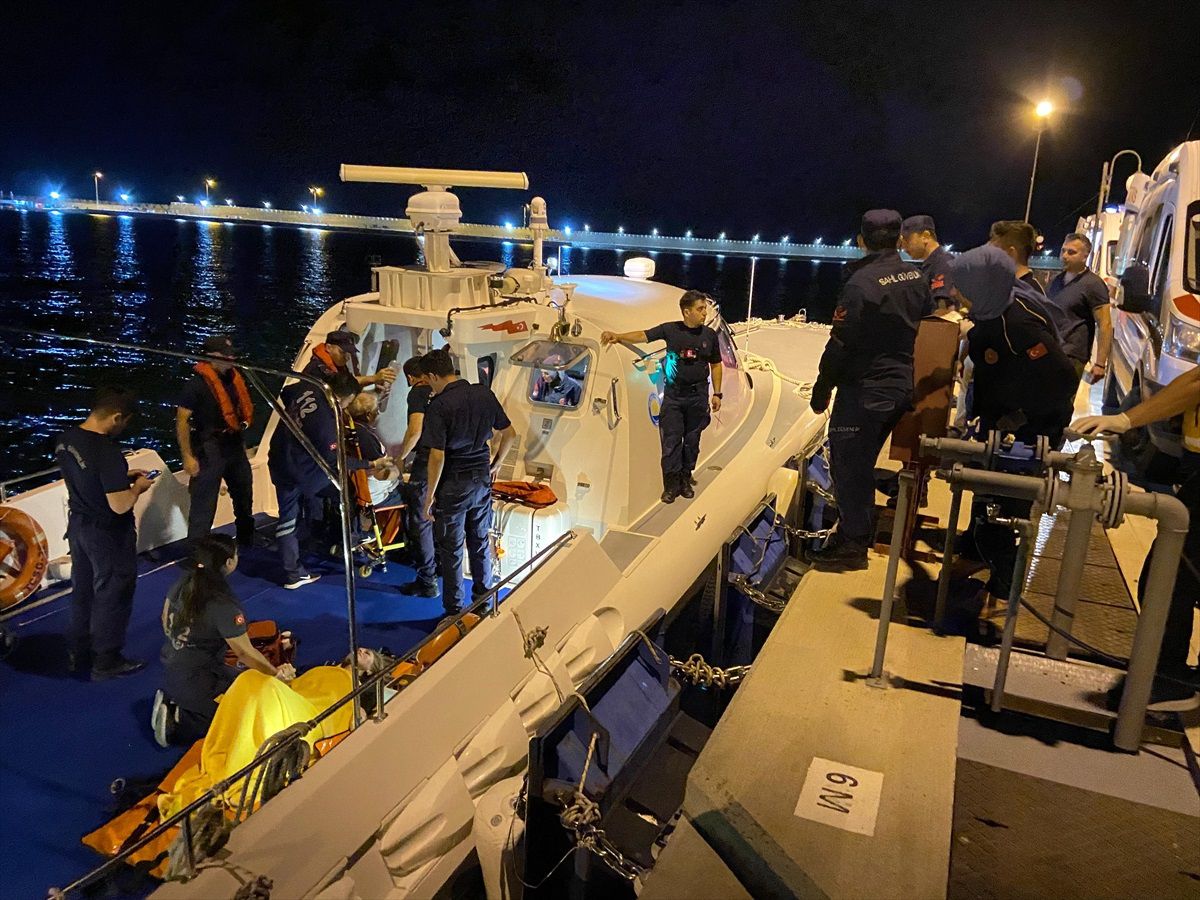 Amasra\'da kruvaziyerde rahatsızlanan yolcu ve düşen mürettebat taburcu edildi