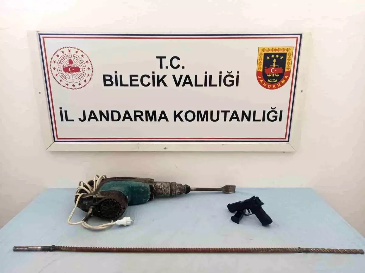 Bilecik\'te Kaçak Kazı Yapan 6 Kişi Suçüstü Yakalandı