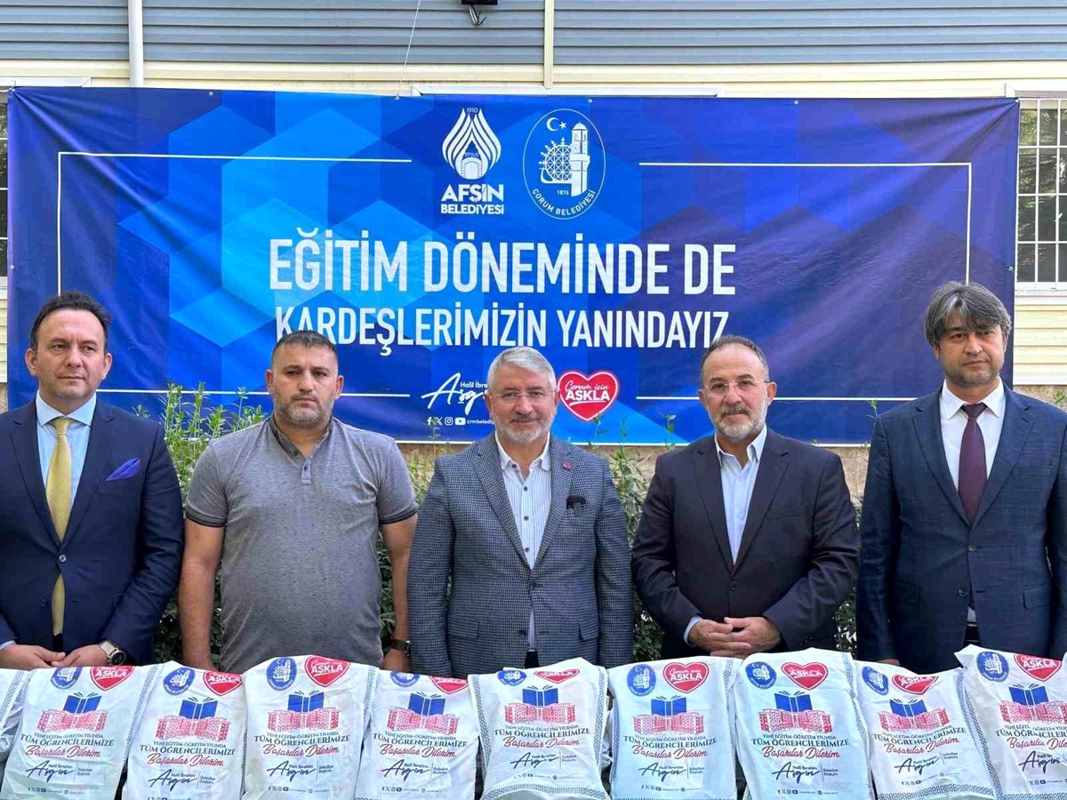 Çorum Belediyesi, Afşin\'deki Öğrencilere Kırtasiye Yardımı Yaptı