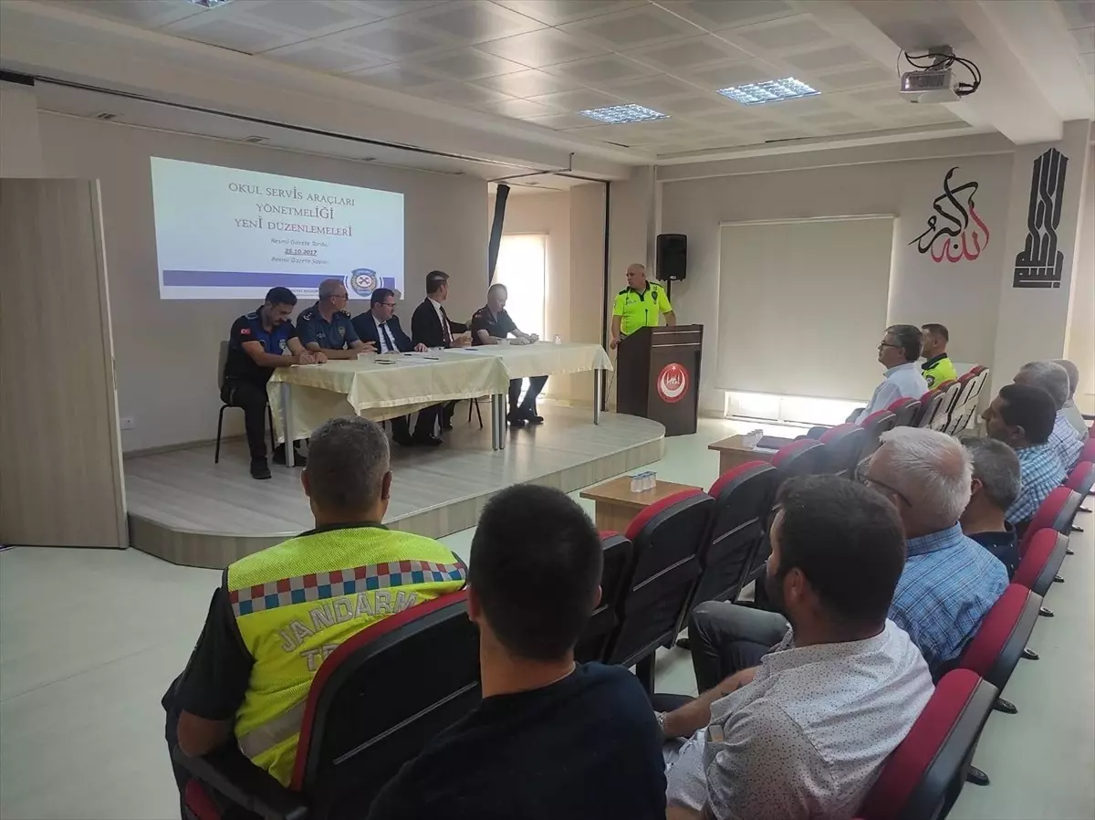 Uzunköprü ilçesinde okul servis şoförlerine bilgilendirme toplantısı düzenlendi