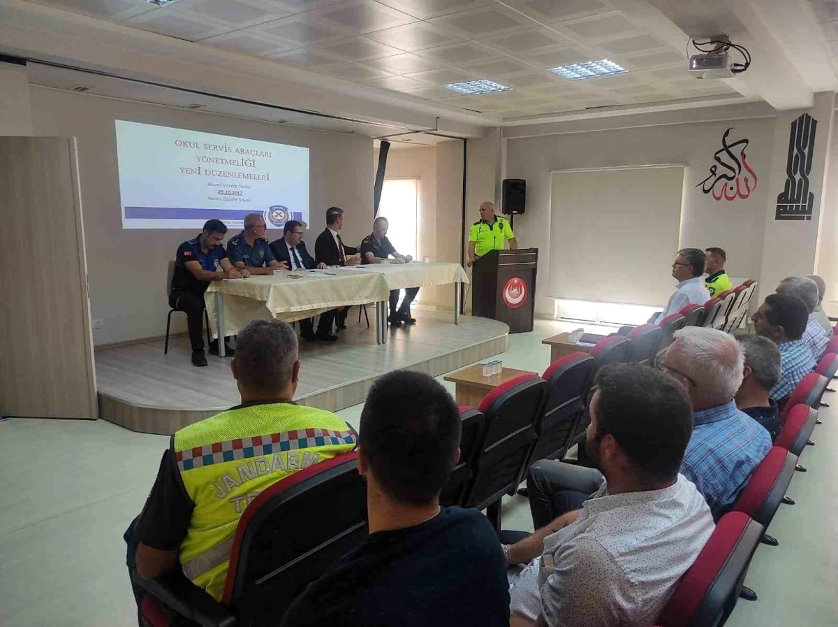 Edirne İl Jandarma Komutanlığı Okul Servis Sürücülerine Bilgilendirme Semineri Düzenledi