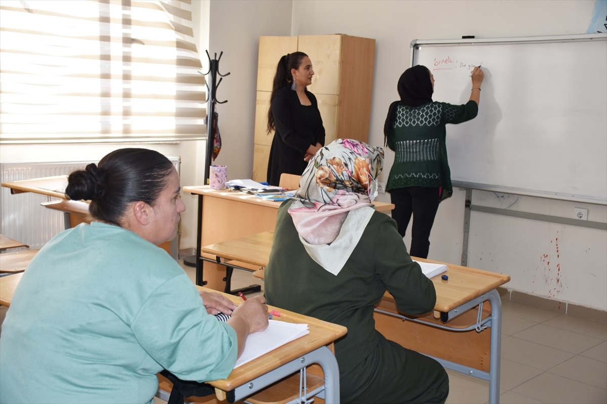 Hakkari\'de 755 kişi okuma yazma öğrendi