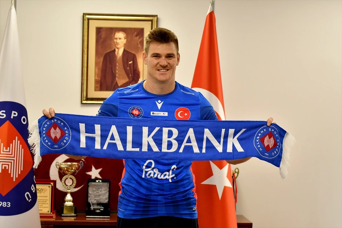 Halkbank, Kanadalı voleybolcu John Gordon Perrin\'i transfer etti