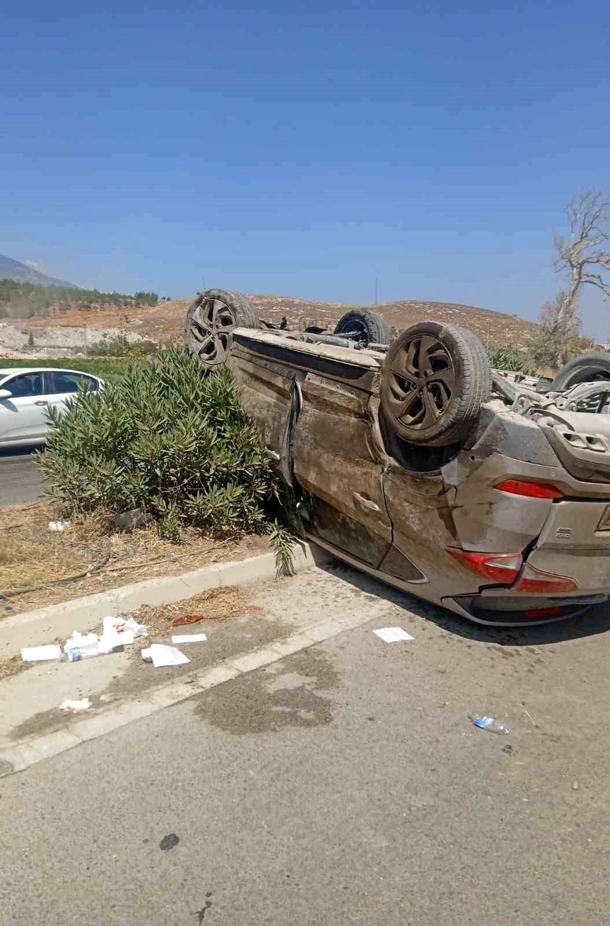 Antakya\'da traktör ile otomobil çarpıştı: 2 yaralı