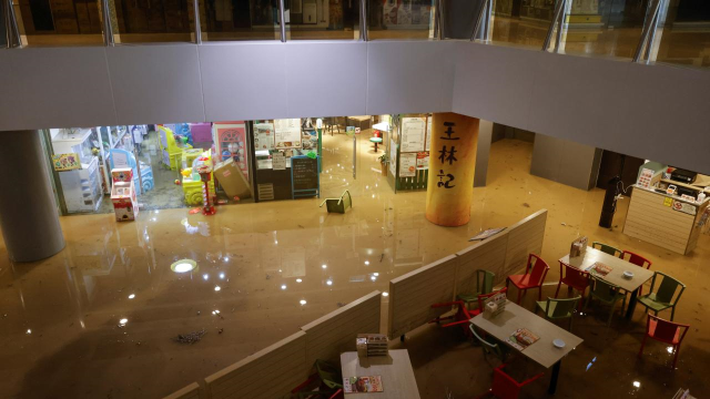 Hong Kong'da ve Shenzhen'de Şiddetli Yağışlar: 2 Kişi Hayatını Kaybetti, 110 Kişi Yaralandı