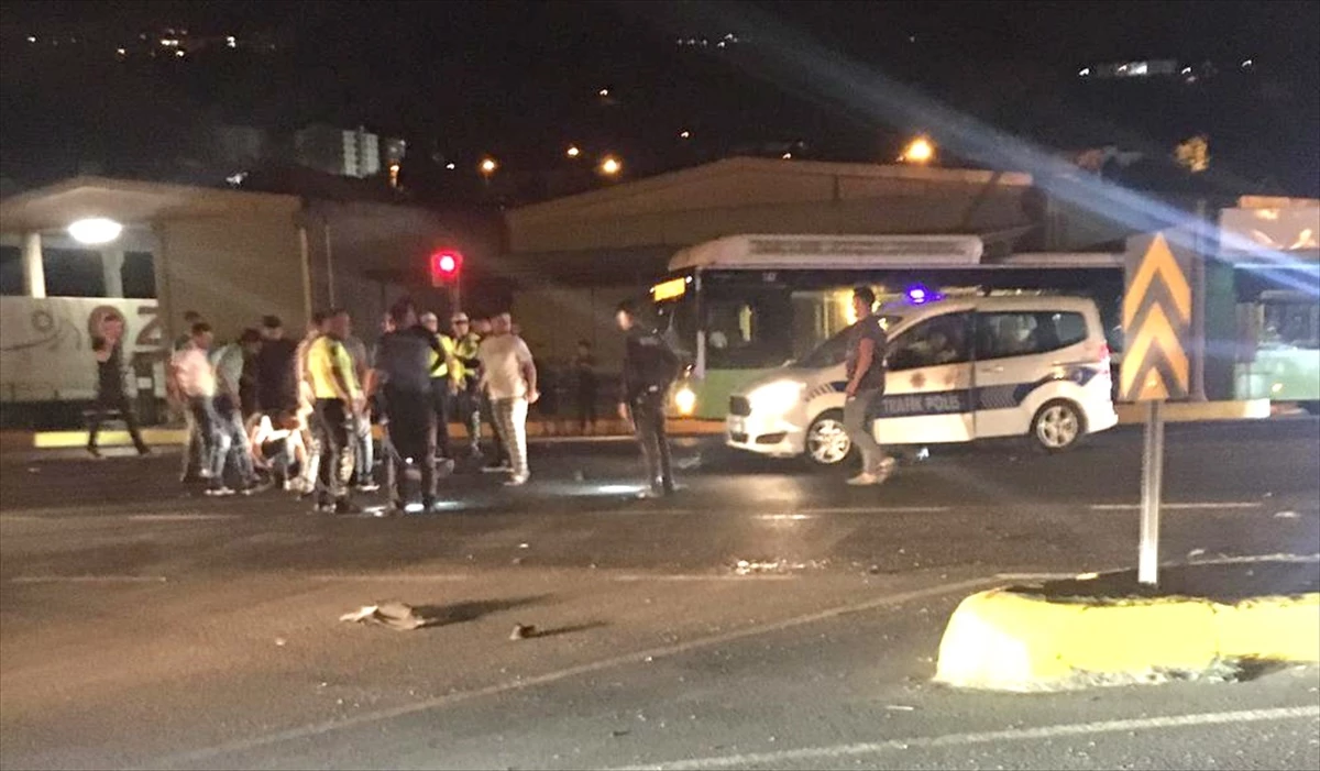 Karamürsel\'de Otomobilin Çarptığı Kişi Yaralandı