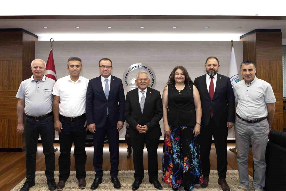 Kayseri Büyükşehir Belediye Başkanı Dr. Memduh Büyükkılıç, Kayseri Serbest Muhasebeci Mali Müşavirler Odası Başkanı ve Yönetimini Kabul Etti