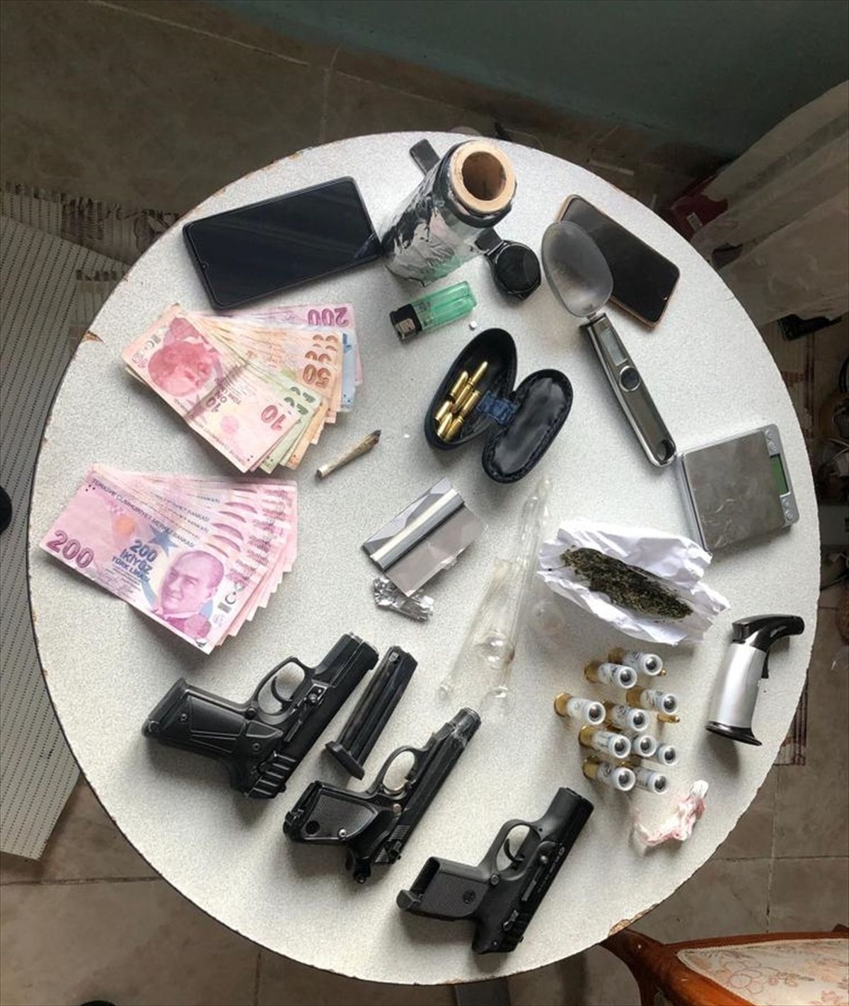 Lüleburgaz\'da uyuşturucu operasyonu: 14 şüpheli gözaltına alındı