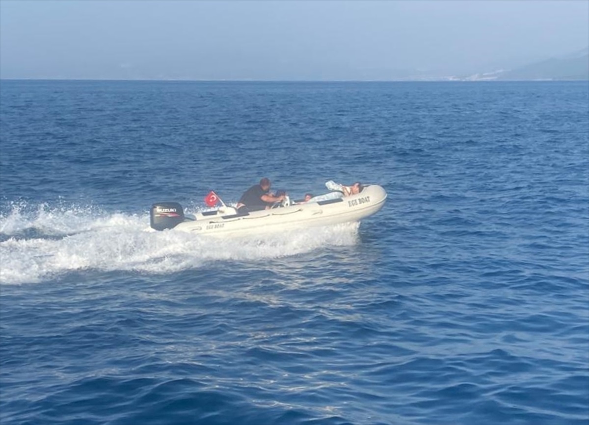 Kuşadası\'nda 6 düzensiz göçmen ve 1 insan kaçakçısı yakalandı