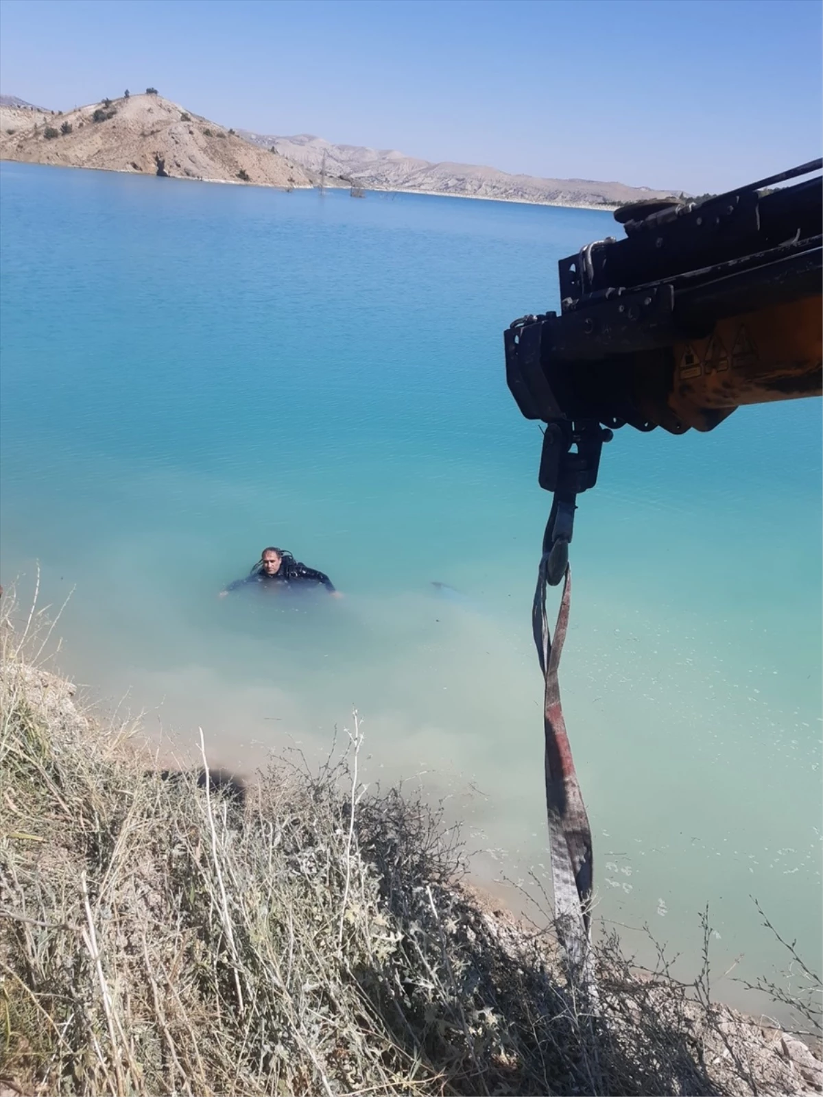 Malatya\'da Kontrolden Çıkan Traktör Sulama Göletine Düştü