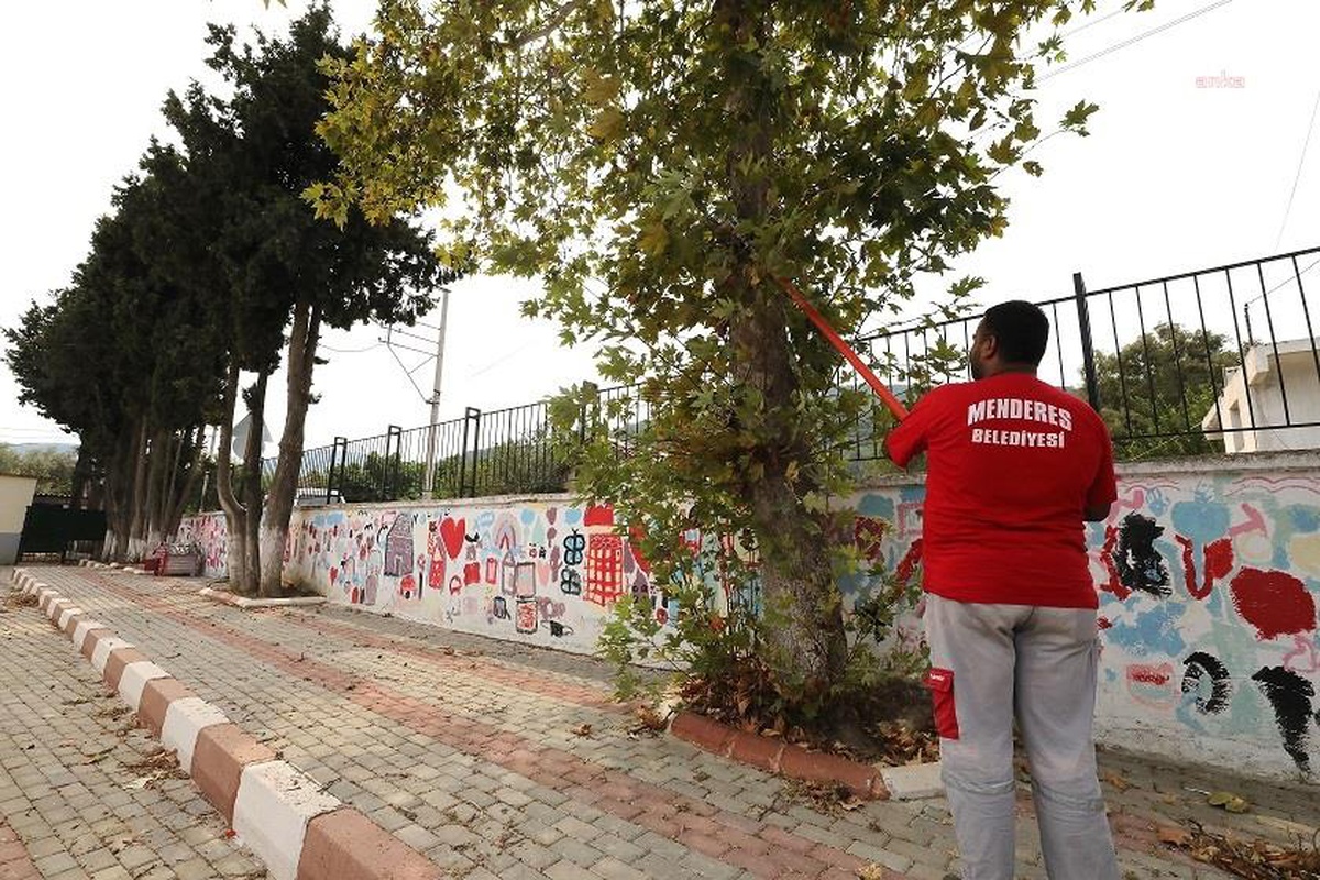 Menderes Belediyesi, Okulların Bahçelerinde Bakım Çalışması Yaptı