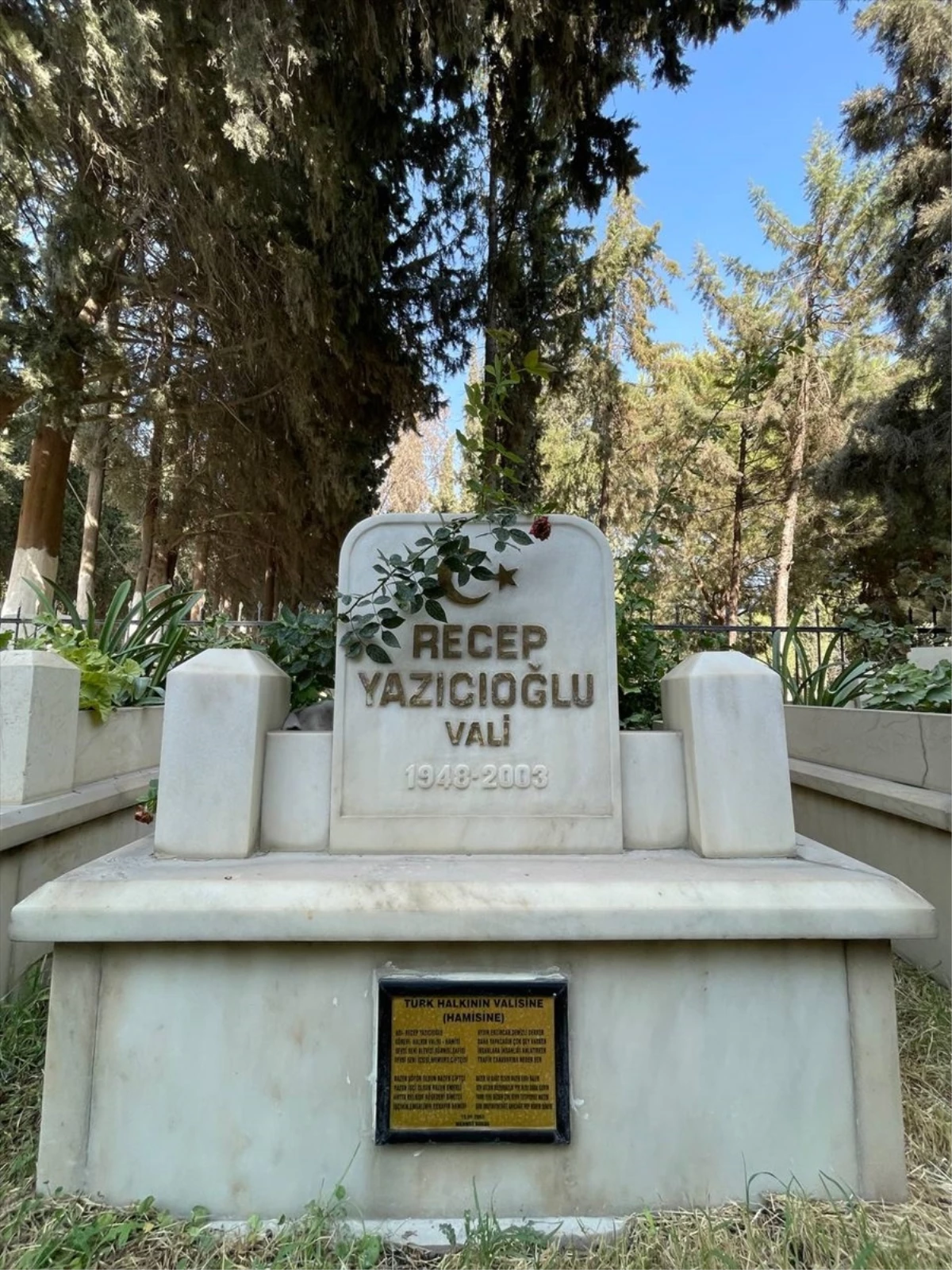 Eski Vali Recep Yazıcıoğlu\'nun Anma Töreni Düzenlendi